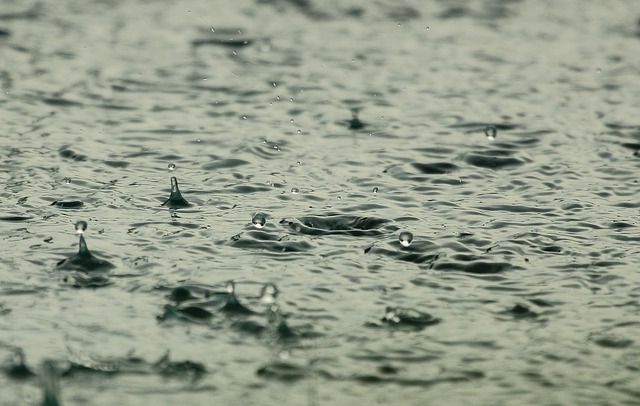 rains on water